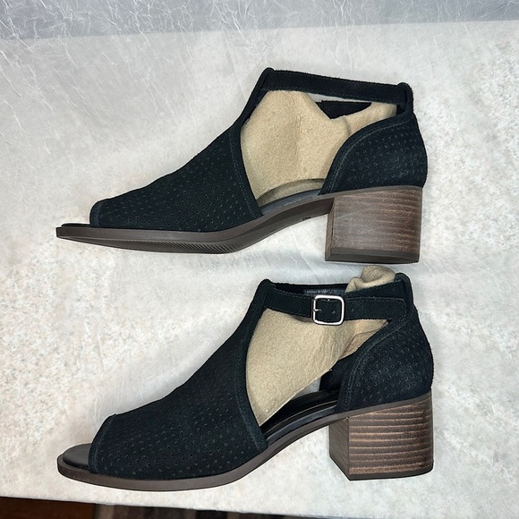 Koolaburra by Ugg Black Suede Open Toe Block Heel Sandal Shoes | Sz 10 - Picture 11 of 17